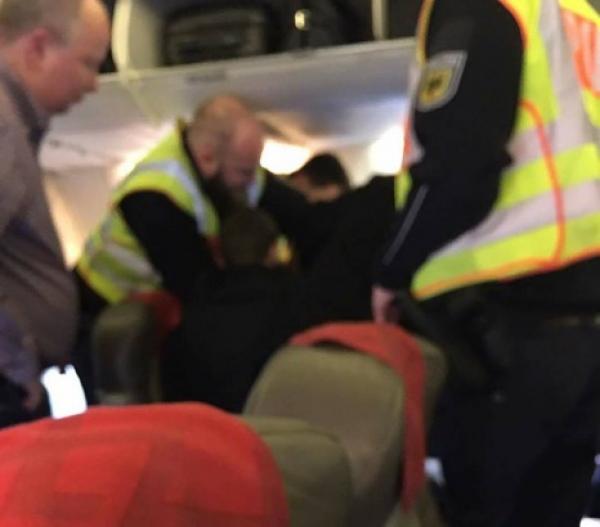 بالفيديو...ميركل تنفذ وعيدها وتشرع في ترحيل المغاربة بالقوة