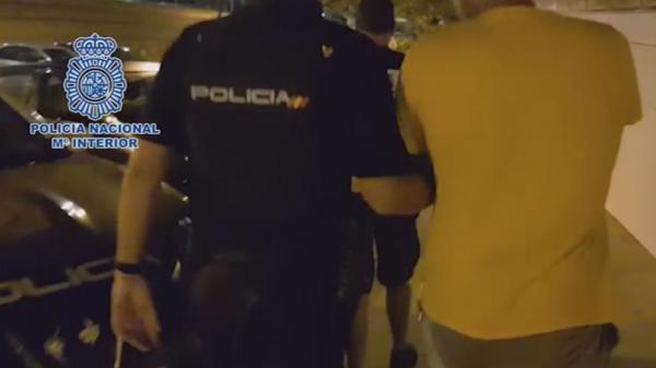 ألماني يلاحق مغربية يوميا طيلة شهر لإجبارها على الزواج منه!!