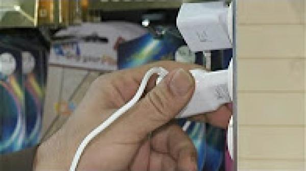 كيف تفرق بين الشاحن الأصلي والمزور؟