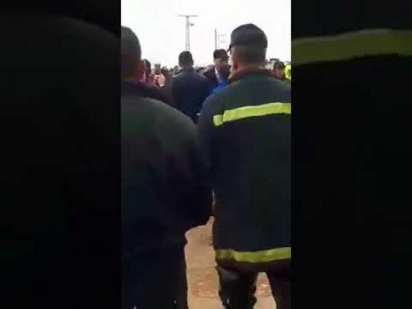 بالفيديو:السيول المطرية تجرف حافلة للركاب وتُغرقها