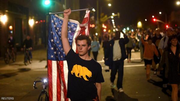 بعد فوز ترامب ..أمريكيين يطلقون دعوات للاحتجاج والمطالبة بانفصال كاليفورنيا معقل الديموقراطيين