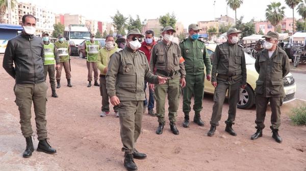 موقف إنساني من السلطات المحلية تجاه شاب أصيبت عائلته بأكملها بكوفيد19