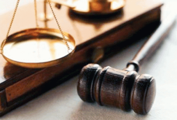 مثول البرلماني عبد العزيز البنين أمام القضاء بتهمة تبديد أموال عمومية