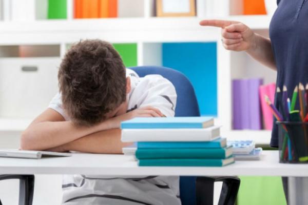 أصحاب "الدورة الثانية نْزيَّر راسي" أكثر المتضررين من قرار إنهاء الموسم الدراسي و"أمزازي" يوضح