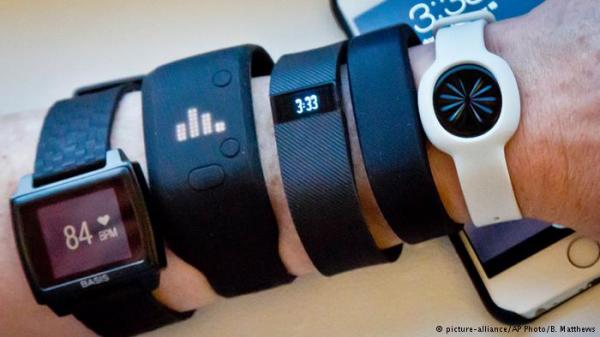 حذارِ من التسرع بإزالة الكِسر من أيدي الأطفال!