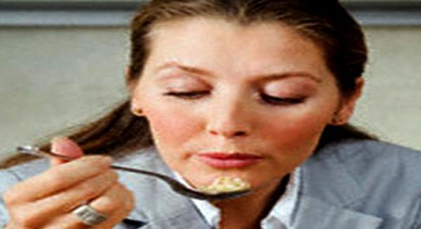 التنفس بعمق يجعل مذاق الطعام أحلي