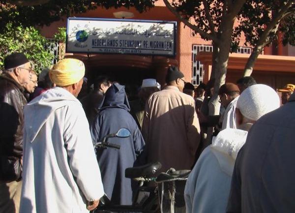 المغرب يدعو هولندا إلى التراجع عن قرارها بتخفيض التعويضات العائلية للجالية المغربية