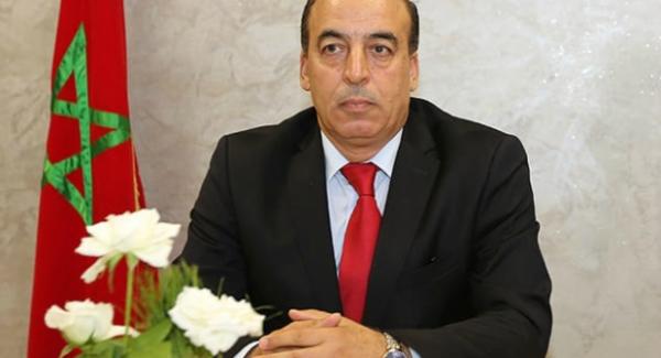 دوزو الكتابي والشفوي وحتى التكوين ..90 موظفا يعتصمون أمام مقر وزارة  "عبيابة" بسبب "شكوك" حول إلغاء توظيفهم (الصور)