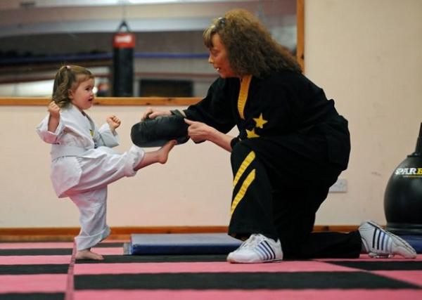 تعرف على أصغر لاعبة كاراتيه في العالم