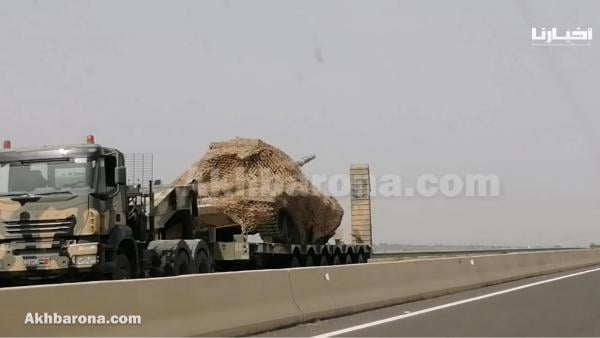 شاهد القوات المسلحة الملكية تتجه نحو الحدود الشرقية للمملكة بمعدات ثقيلة