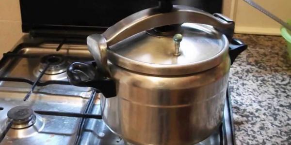 حصل... هكذا اعتقل الأمن "مسخوط الوالدين" الذي اعتدى على والده بالضرب بواسطة "كوكوت"!