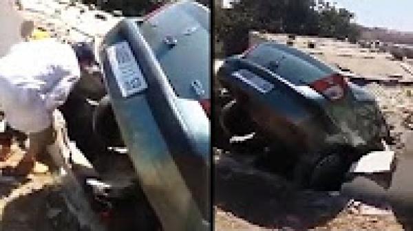 سقوط سيارة على رؤوس السكان وهم في بيوتهم بالقنيطرة‎ وها شنو وقع