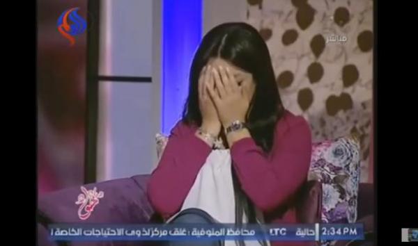 بالفيديو .. زوج مذيعة مصرية يطلقها على الهواء!
