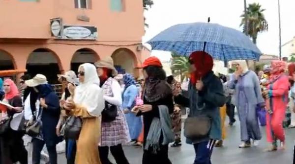 بنسليمان : مسيرة حاشدة شلت الحركة احتجاجا على قرار إغلاق شركة ليوني بوزنيقة