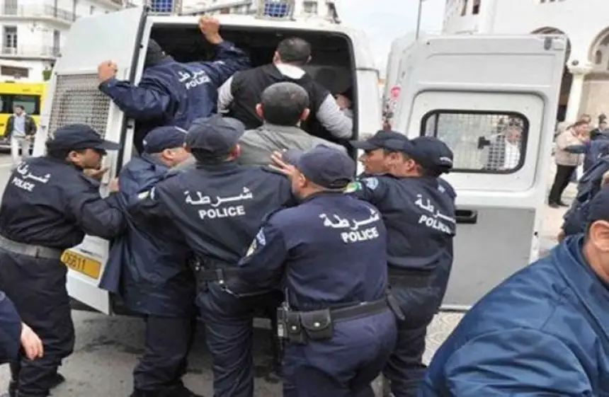 حملة اعتقالات غير مسبوقة في قطاع التعليم بالجزائر