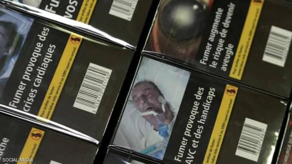 يرفع دعوى قضائية ضد شركة بسبب "ساقه المبتورة" على علب السجائر