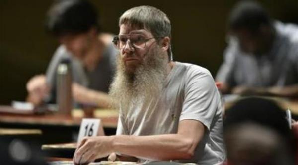 بطل العالم للعبة سكرابل بالفرنسية لا يتقن هذه اللغة