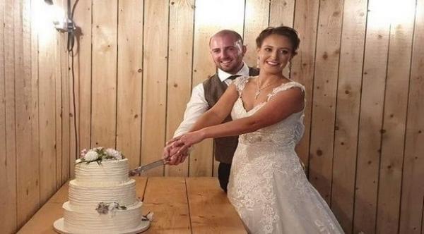 بعد مغادرتهما في رحلة لشهر العسل ... عروسان يكتشفان مفاجأة غير سارة