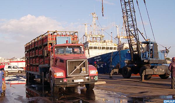 بواخر محملة بالمؤن تستعد للإبحار من أكادير في اتجاه ميناء سيدي إفني