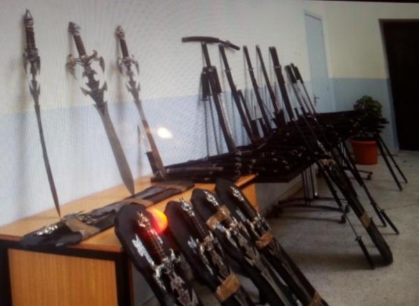 الدار البيضاء : إلقاء القبض على صينين بحوزتهما  167 سيف "ساموراي"