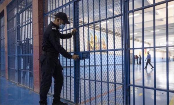 السجن لشاب تورط في السطو على وكالة بنكية بحجة علاج والدته!