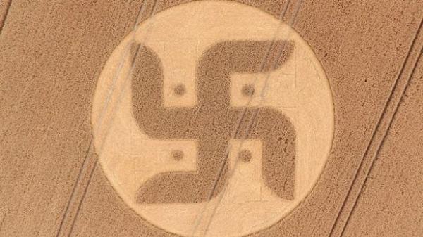 بالفيديو: علامة نازية ضخمة تثير الحيرة في بريطانيا