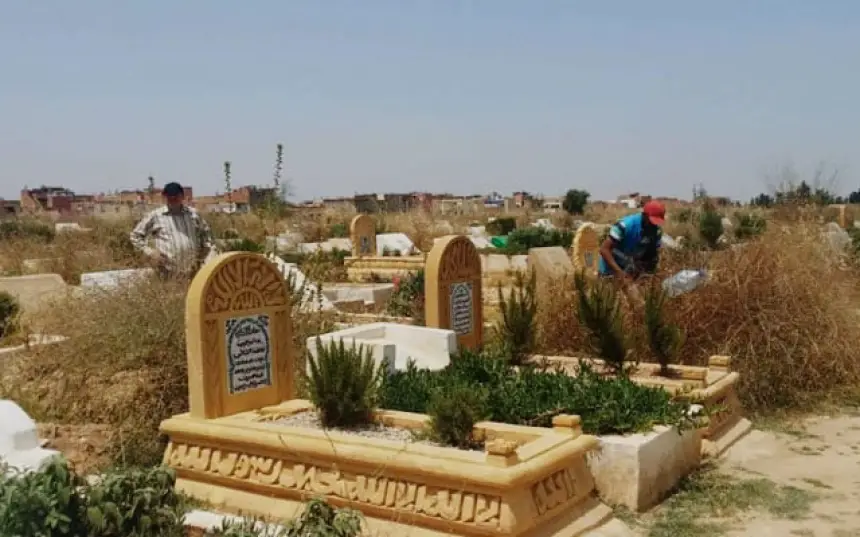 بعد تلقي العزاء ودفنه… ظهور مفاجئ يعيد شخصا إلى الحياة بالفقيه بن صالح