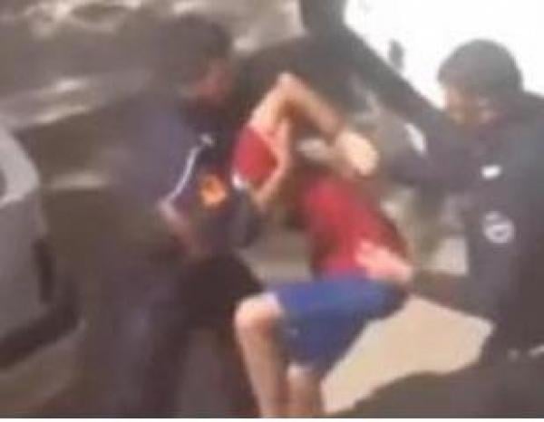 لحظة اعتقال المتورط الثاني في محاولة اغتصاب فتاة بالحافلة