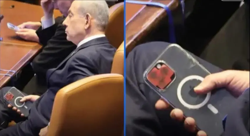 "شريط لاصق" على هاتف نتنياهو يثير الجدل.. هل يخشى رئيس الوزراء الإسرائيلي اختراق أجهزته؟