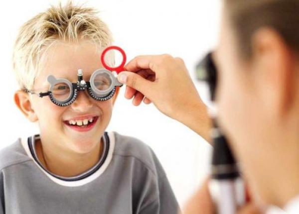 الحرب بين أطباء العيون والنظاراتيين (على جيوب المواطن) تدخل مرحلة جديدة وشركات بيع النظارات تدخل على الخط