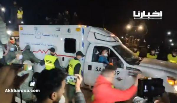 عاجل: إخراج الطفل ريان من البئر ونقله على متن سيارة إسعاف