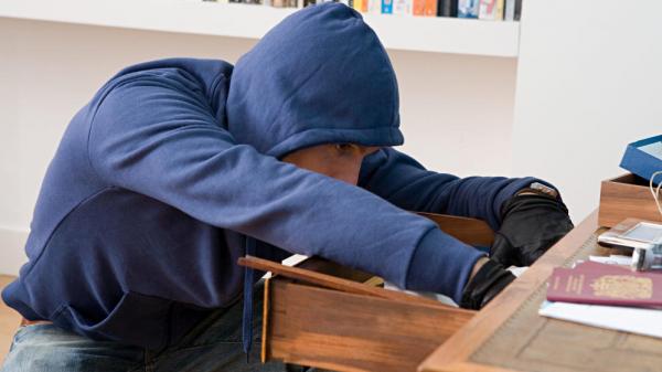 طنجة  .. عصابة تقوم بسرقة شاحنة و صندوق تخزين الاموال بإحدى الشركات ، لكن المفاجأة كانت صادمة !