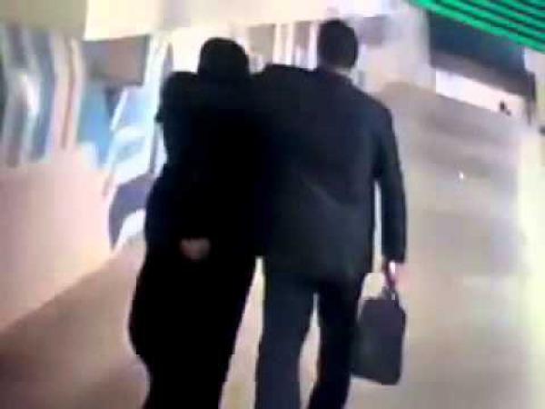 شاهد بالفيديو فضيحة مصرية بمترو الأنفاق لسيدة منتقبة و ملتحي .