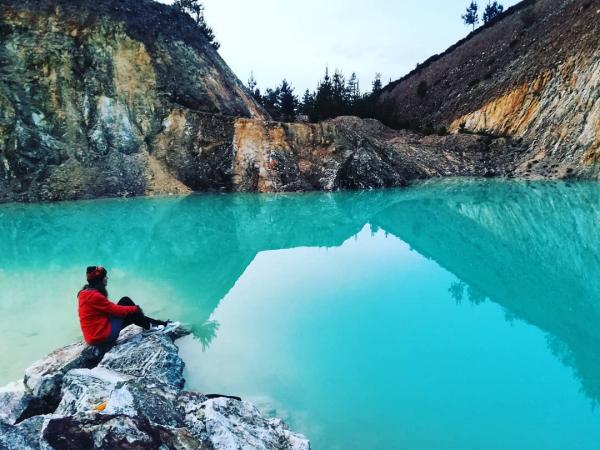 بحيرة إسبانية شهيرة عبر إنستغرام تتسبب في إصابة الناس بالمرض