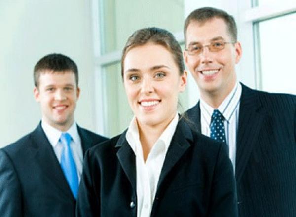 دراسة: بلوغ الأشخاص الأربعين يفقدهم الاهتمام بآراء الآخرين!