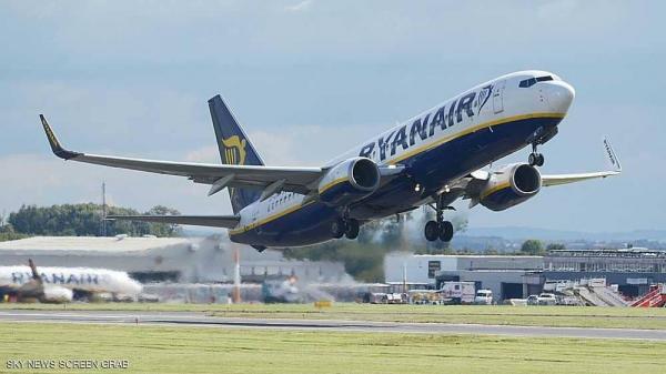 تأخر عن طائرته.. فلحق بها ركضا