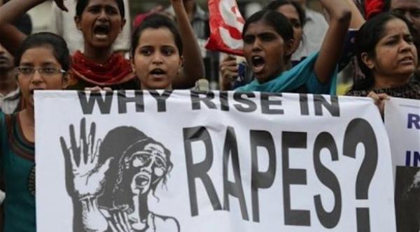 امرأة هندية: اغتصبني ستة رجال بينهم زوجي وأجبرت على شرب البول