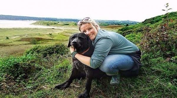 امرأة تحقق قائمة من الأمنيات لكلبها قبل أن يفارق الحياة