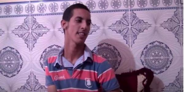 معاناة عمر بين الإعاقة وحرمانه من حقه في التعليم