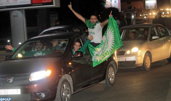 فرحة هيستيرية..هكذا احتفلت جماهير الرجاء البيضاوي بالتتويج التاريخي (فيديوهات)