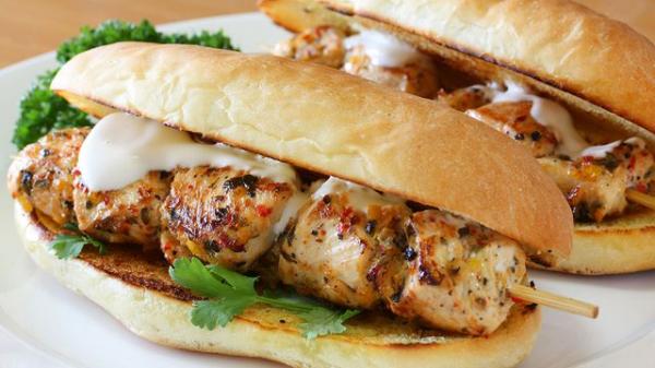 ساندويتش شيش طاووق