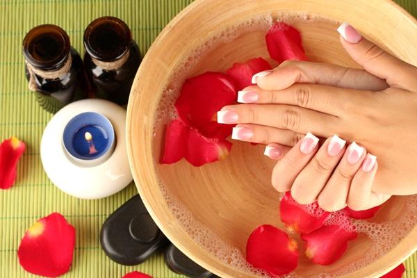 يزعجك تعرق يديك ؟ إليك بعض الحلول