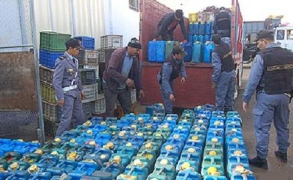 دورية مشتركة تكتشف مستودعا كبيرا للوقود المهرب بجماعة الصفا وتعتقل أربعة اشخاص