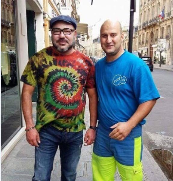 صور الملك محمد السادس مع عامل نظافة بفرنسا تشعل الفايسبوك