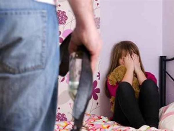 صادم جدا...قصة مهاجر مغربي بإسبانيا داوم على مضاجعة ابنته ذات 13 سنة وحاول "اصطياد" أختيها الصغيرتين