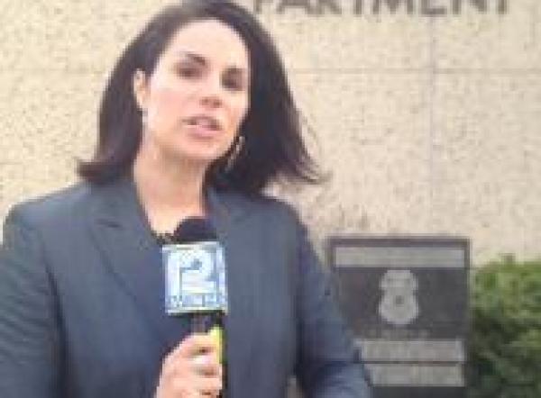 بالفيديو: مراسلة تلفزيونية تتعرض لموقف محرج على الهواء بسبب شخص متهور