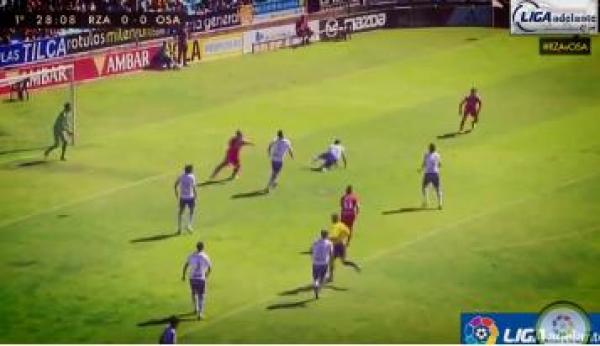 الحارس بونو يتلقى هدفا في مباراة أوساسونا