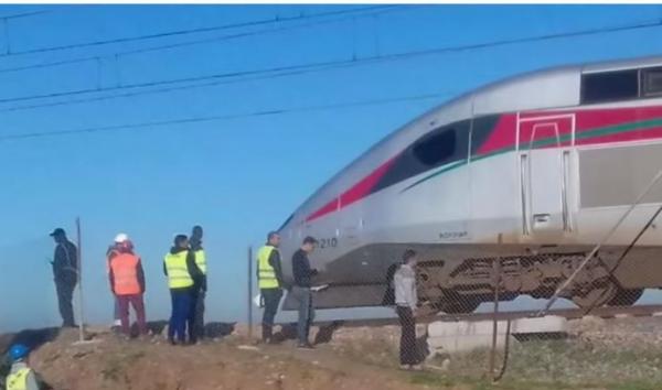 بالفيديو..قطار "البراق" ينجو من "فاجعة" وها شنو وقع !