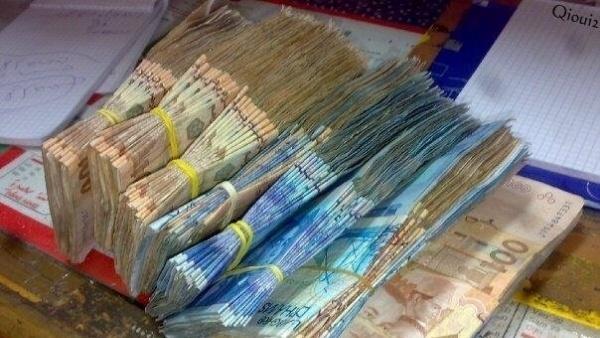 منخرط رجاوي يستولي على مليار سنتيم ويفر إلى أمريكا