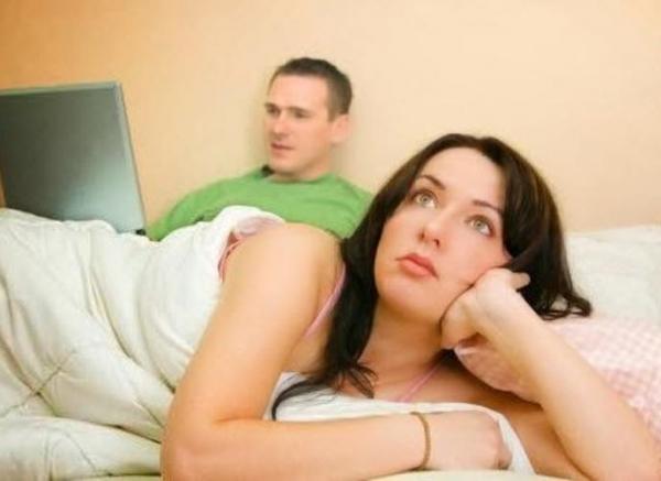 تحذير للرجال.. لهذه الأسباب لا تنم بجانب زوجتك يومياً